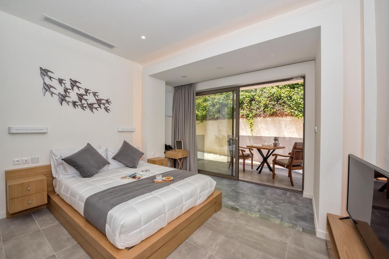 Lilium Luxury Suites Agia Marina Eksteriør bilde